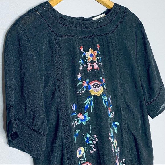 Umgee Floral Embroidered Short Sleeve Top - Picture 3 of 7